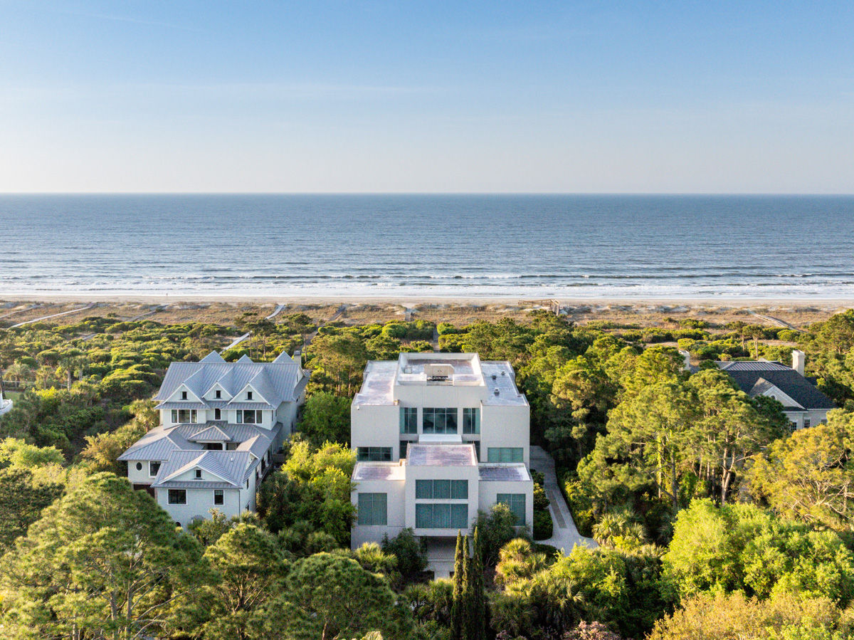 PRESS: Robb Report Features $24.5 Million Home: 121 Flyway Drive